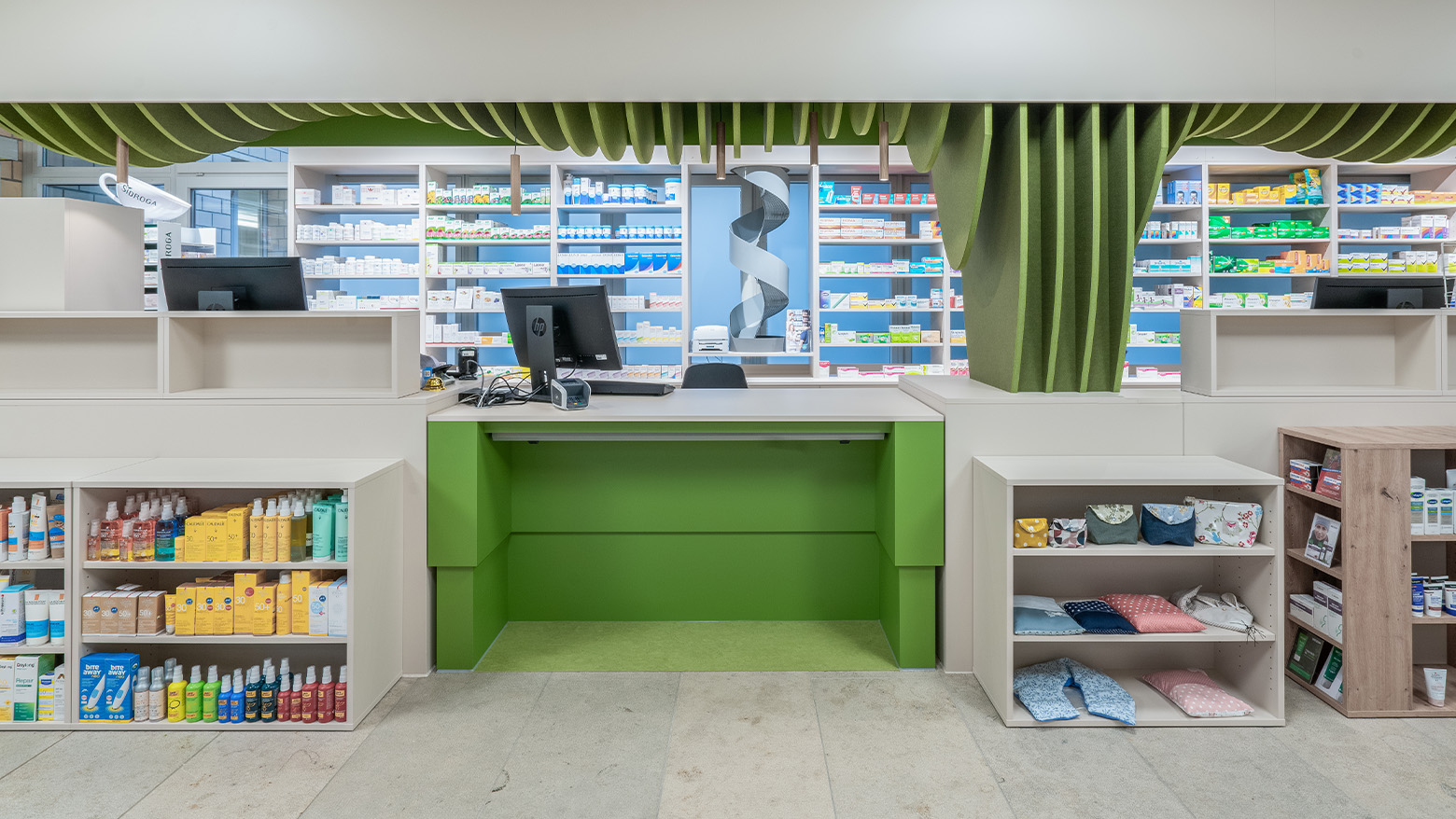 Weitaufnahme Theke Paraplekigerzentrum